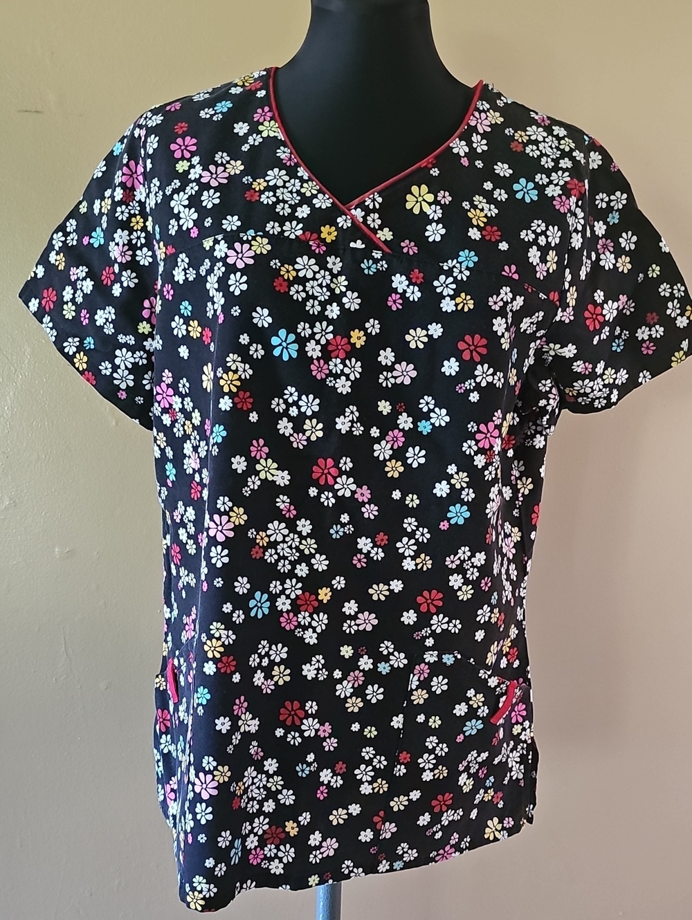 Scrub Star Black Daisy Print Short Sleeve VNeck Medical Scrubs Top Womens Med
